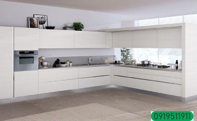 Mẫu tủ bếp nhựa màu trắng cao cấp