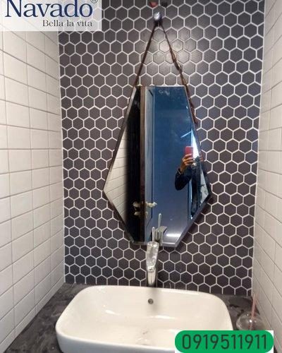 Gương phòng tắm treo dây da Diamond