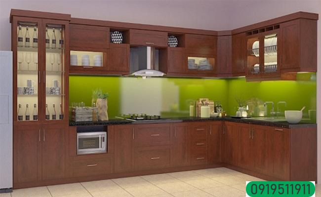 Mẫu tủ bếp chữ L đơn giản bằng gỗ xoan