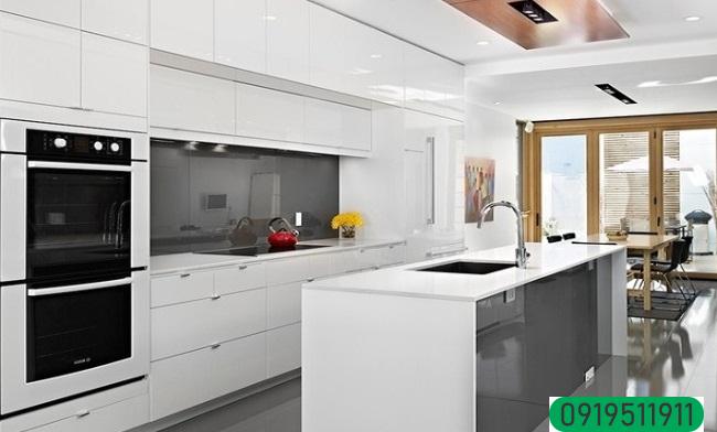 Ý tưởng thiết kế tủ bếp chung cư âm tường