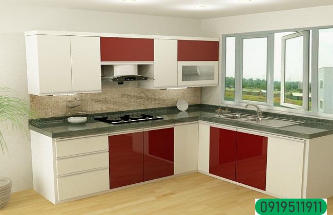 Tủ bếp Acrylic chữ L có cửa sổ