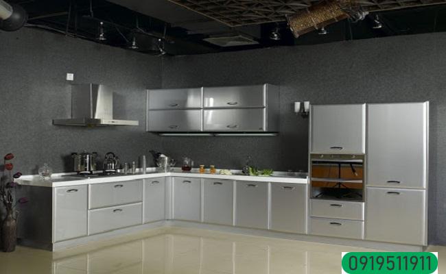 Tủ bếp chữ L sang trọng inox