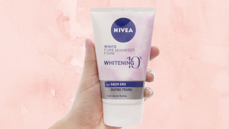 Sữa rửa mặt trắng da 5 IN 1 của Nivea giúp làm sạch da hiệu quả
