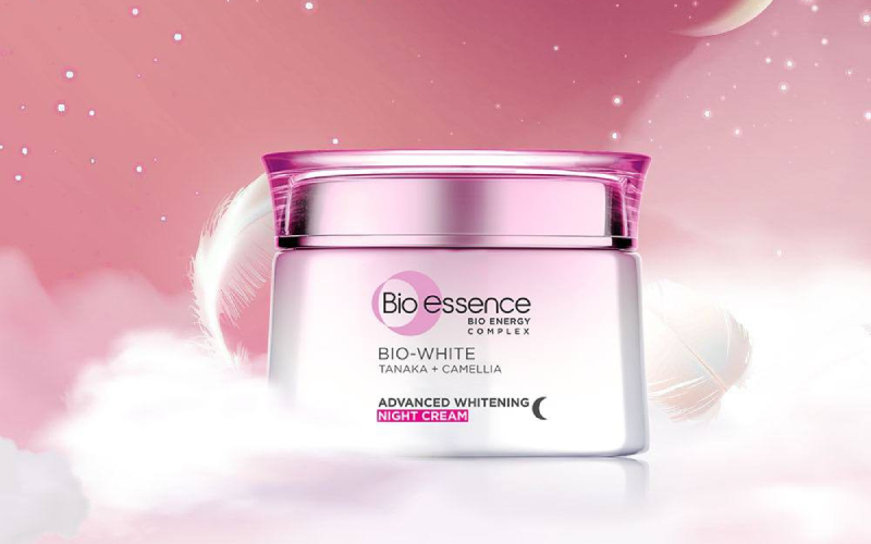 Về bao bì, thiết kế của kem dưỡng trắng da ban đêm Bio-essence White