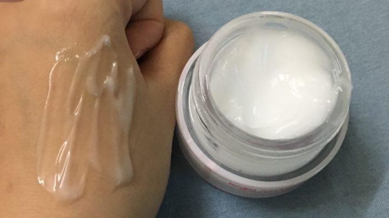 Review kem dưỡng trắng da ban đêm Senka White Beauty Glow Gel Cream từ người dùng
