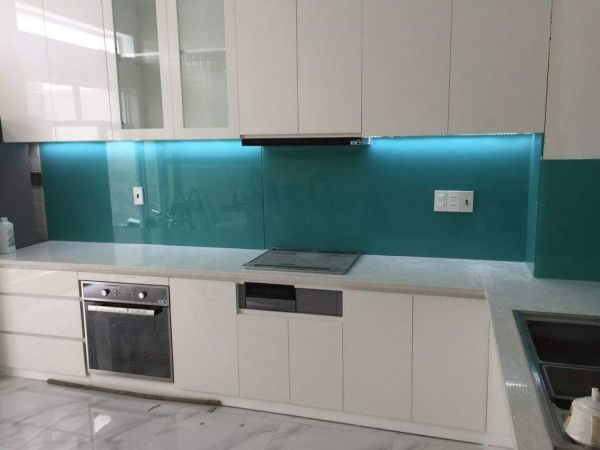 Kính ốp bếp màu xanh ngọc Tây Ninh